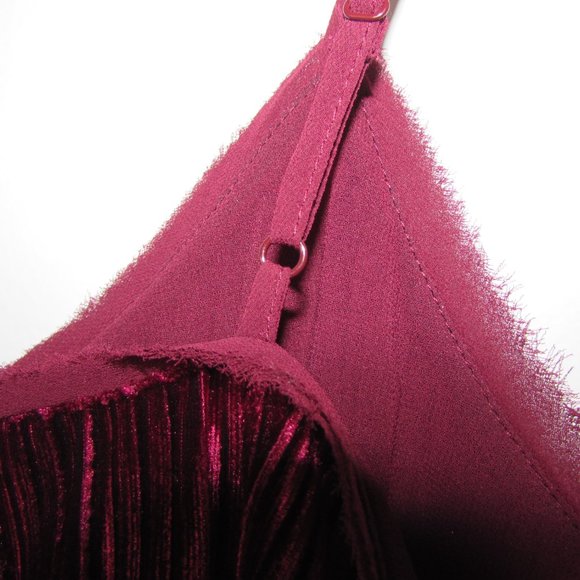 Burgundy velvety tank by Dalia - Picture 5 of 10
